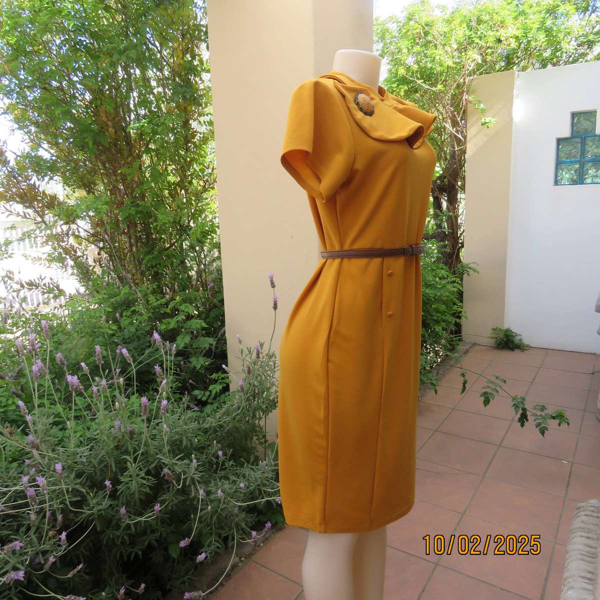 AMERIE mustard stretch textured polycotton dress size 38. Round collar.