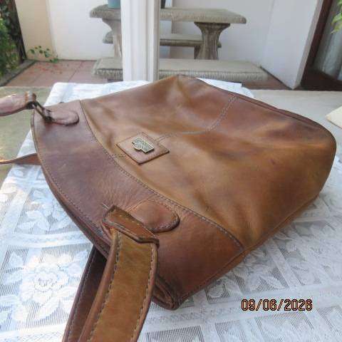 Der Lederhandler genuine leather in tan handbag with spacious storage