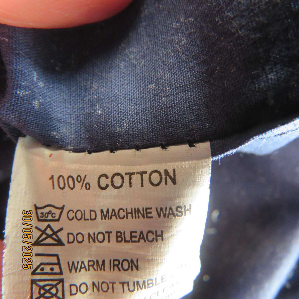 long sleeve 100% cotton men's shirt size Small. Navy-white