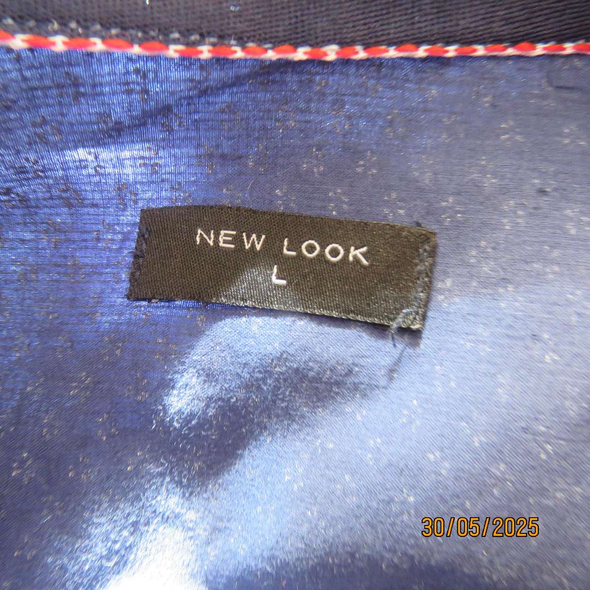 long sleeve 100% cotton men's shirt size Small. Navy-white