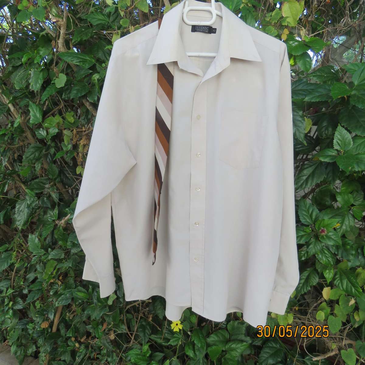 Jetexec Long Sleeve Ecru Polycotton Shirt XL with Free Cravateur Tie