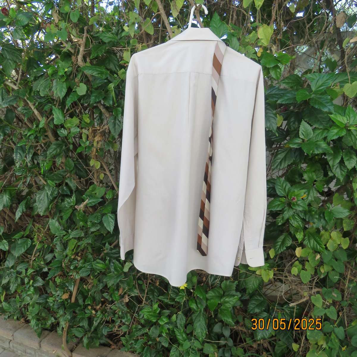 Jetexec Long Sleeve Ecru Polycotton Shirt XL with Free Cravateur Tie