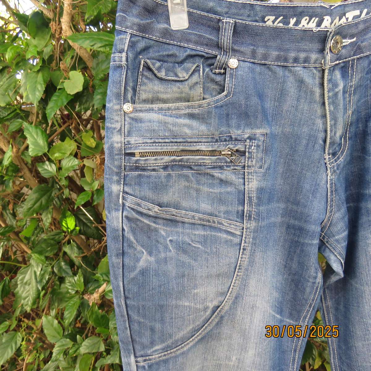 RELAY men's blue denim polycotton jeans size 38. Inner leg 77cm. 10 pockets