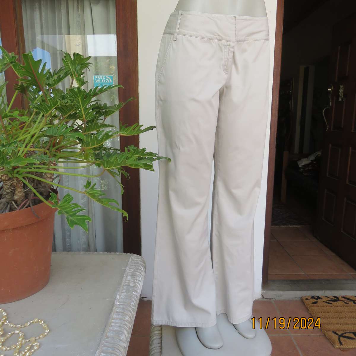 WOOLWORTHS top of the line bootlegged beige cotton pants size 36.