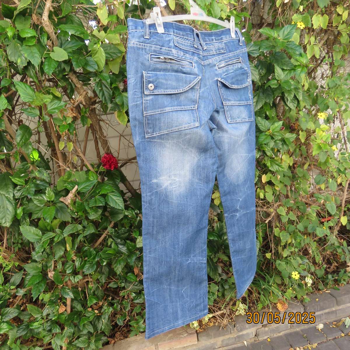 RELAY men's blue denim polycotton jeans size 38. Inner leg 77cm. 10 pockets
