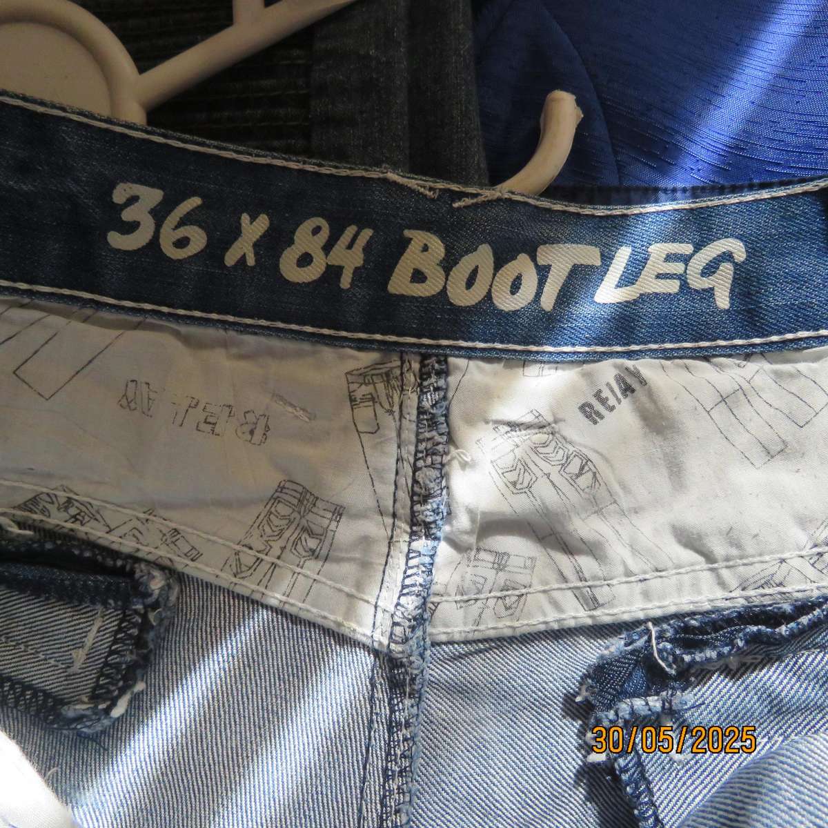 RELAY men's blue denim polycotton jeans size 38. Inner leg 77cm. 10 pockets