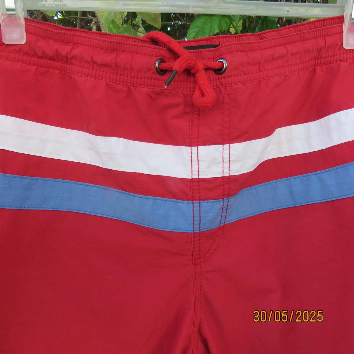 WOOLWORTHS red cotton-nylon boardshorts size XXL. Nylon mesh inner. Drawstring.