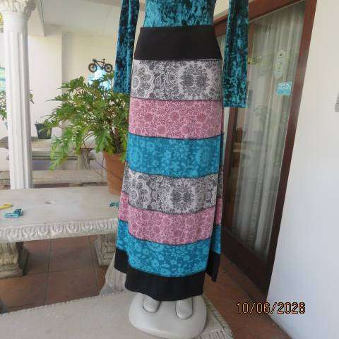 XINDA bohemian ankle length skirt with horizontal colour line pattern, size 38-40