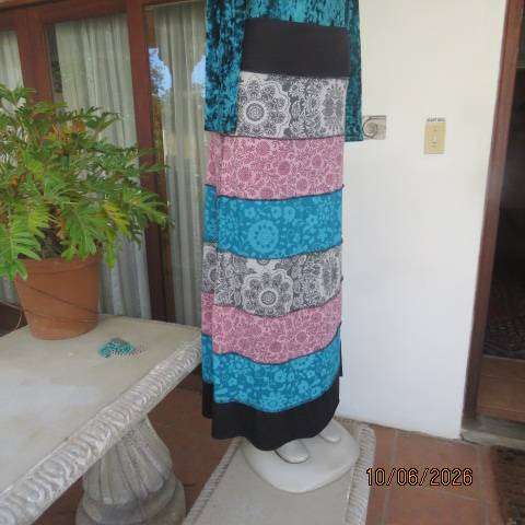 XINDA bohemian ankle length skirt with horizontal colour line pattern, size 38-40