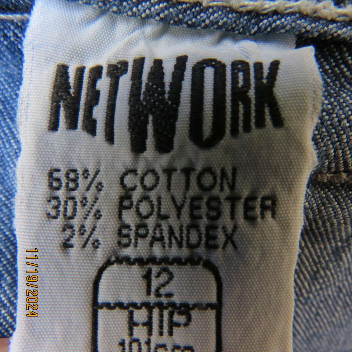 Charming blue denim jeans in stretch polycotton size 36. Pockets back-front. Turnovers on legs.