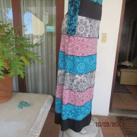 XINDA bohemian ankle length skirt with horizontal colour line pattern, size 38-40