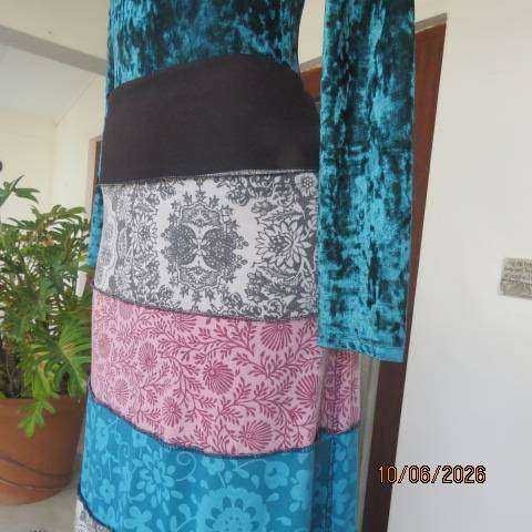 XINDA bohemian ankle length skirt with horizontal colour line pattern, size 38-40