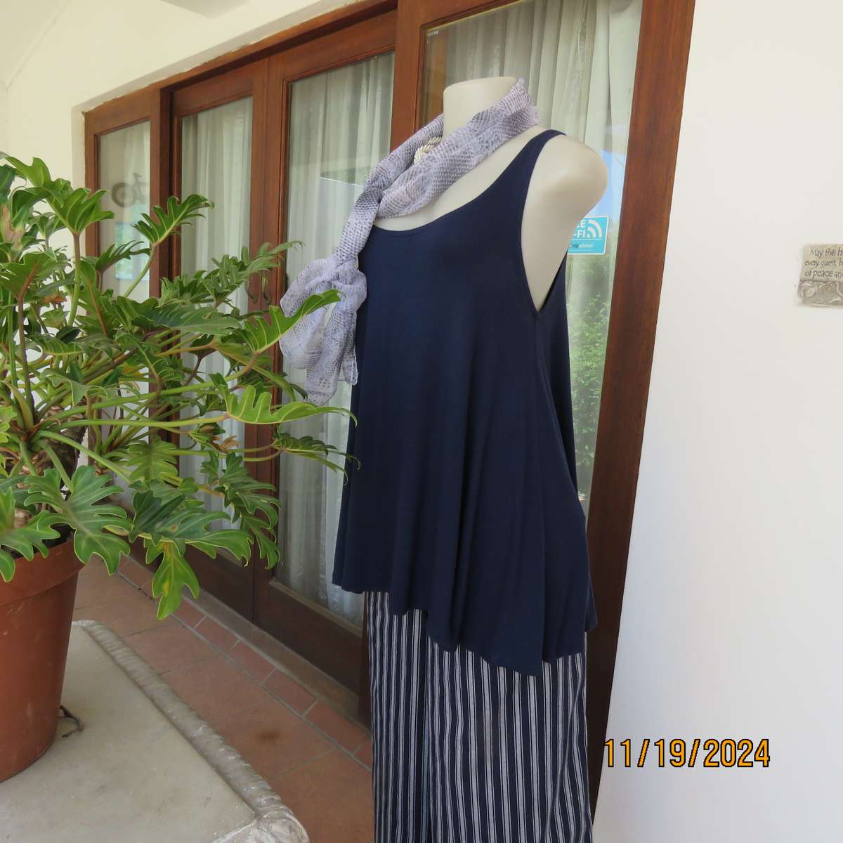 EARTH ANGEL navy blue extra wide cut sleeveless top with scooped neckline.Size 38.In stretch viscose