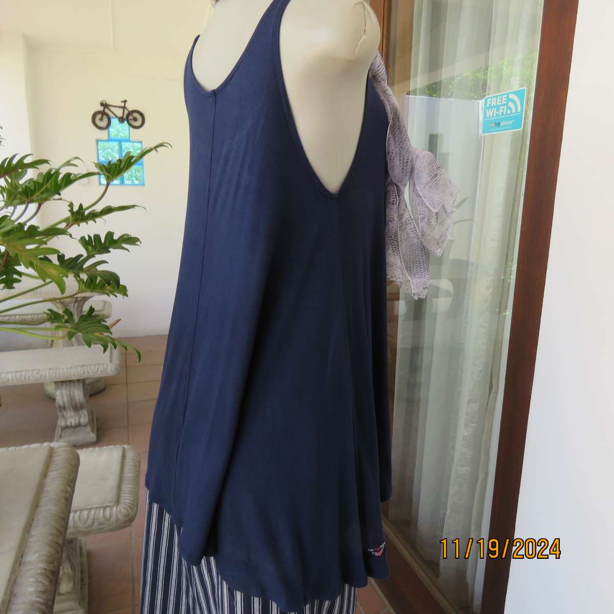 EARTH ANGEL navy blue extra wide cut sleeveless top with scooped neckline.Size 38.In stretch viscose