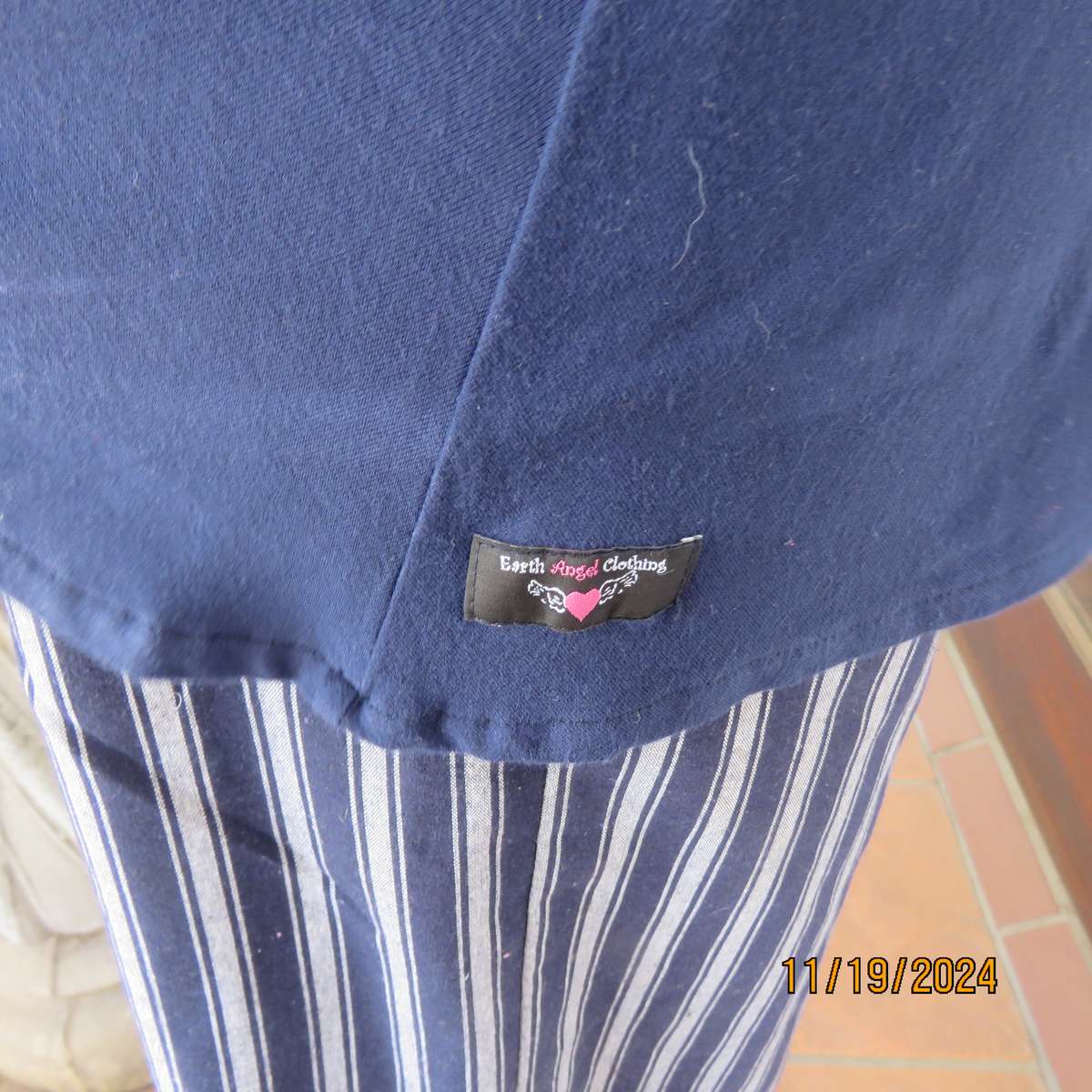 EARTH ANGEL navy blue extra wide cut sleeveless top with scooped neckline.Size 38.In stretch viscose