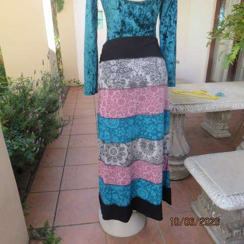 XINDA bohemian ankle length skirt with horizontal colour line pattern, size 38-40