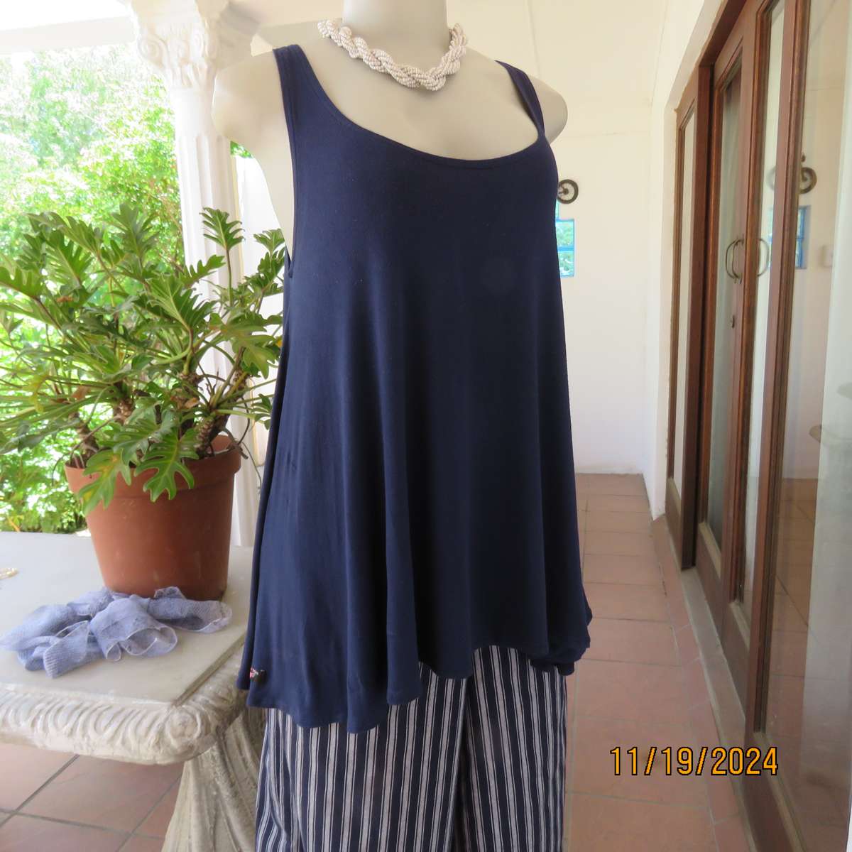 EARTH ANGEL navy blue extra wide cut sleeveless top with scooped neckline.Size 38.In stretch viscose