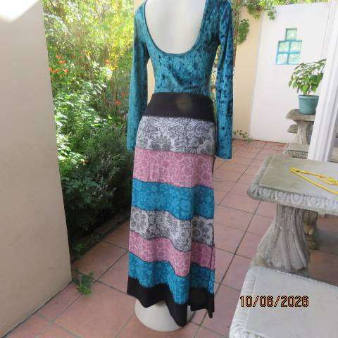 XINDA bohemian ankle length skirt with horizontal colour line pattern, size 38-40