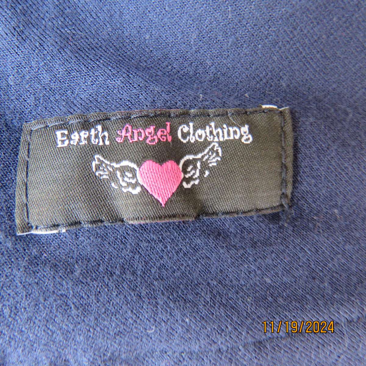 EARTH ANGEL navy blue extra wide cut sleeveless top with scooped neckline.Size 38.In stretch viscose