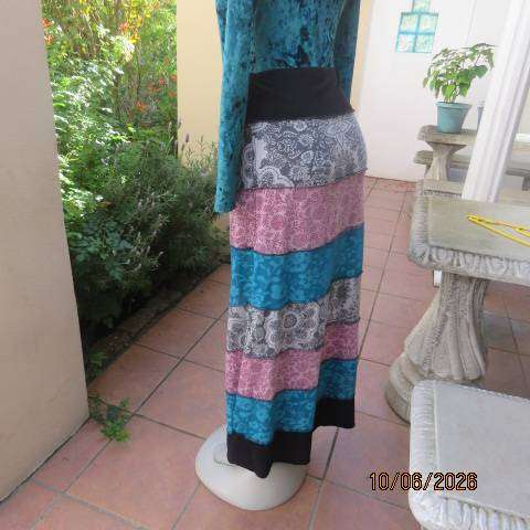 XINDA bohemian ankle length skirt with horizontal colour line pattern, size 38-40