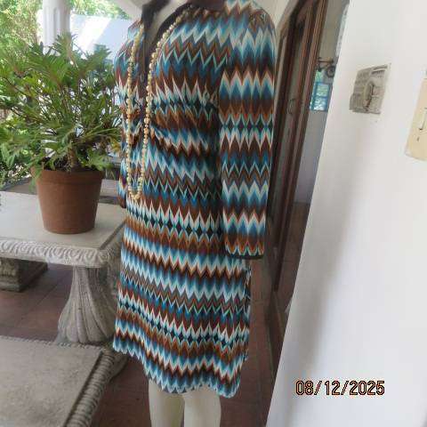 WWW zig zag horizontal printed stretch polyester dress in jade-browns and cream. Size 34