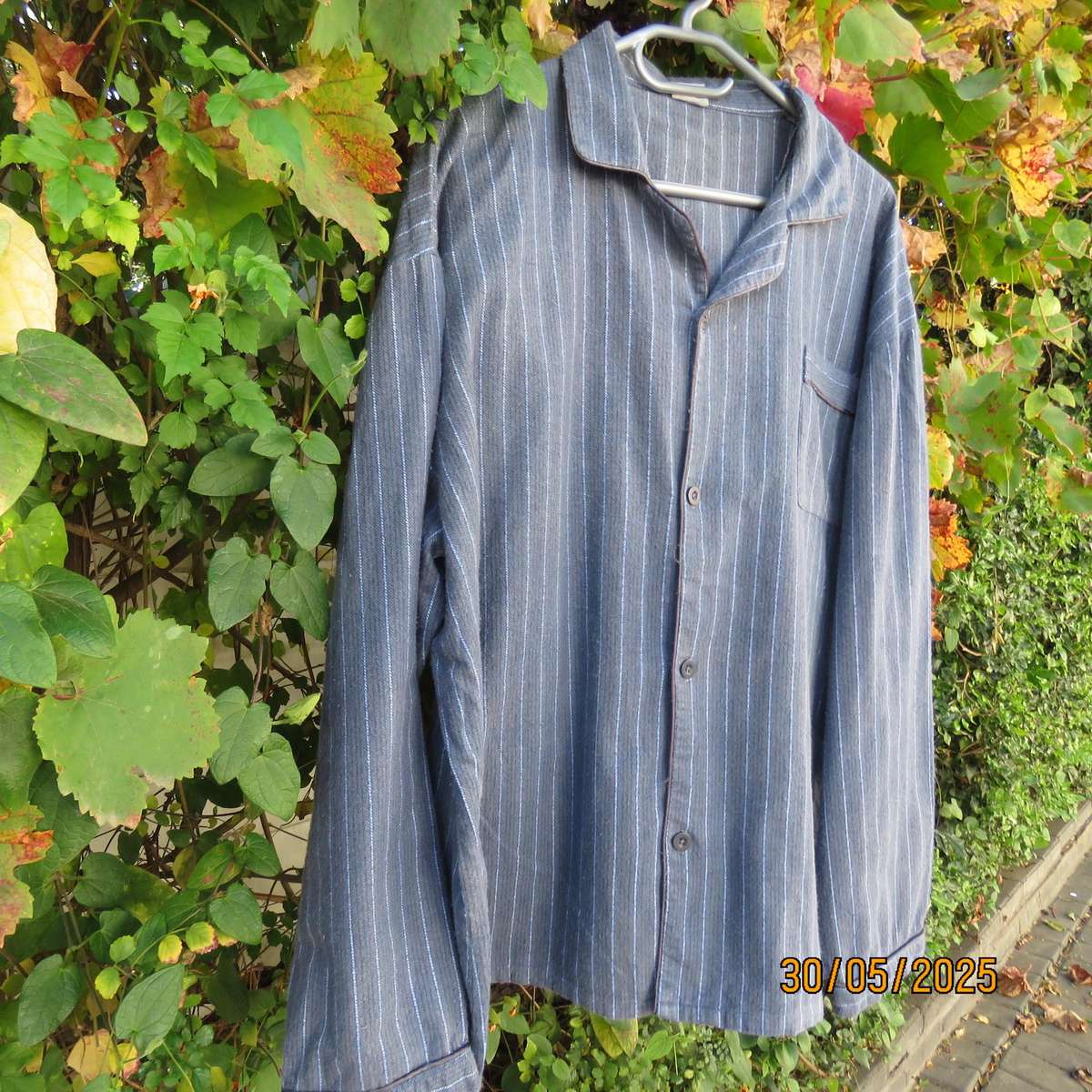 Men's soft warm pajama grey striped top in 100% cotton. By SIGNATURE. XL