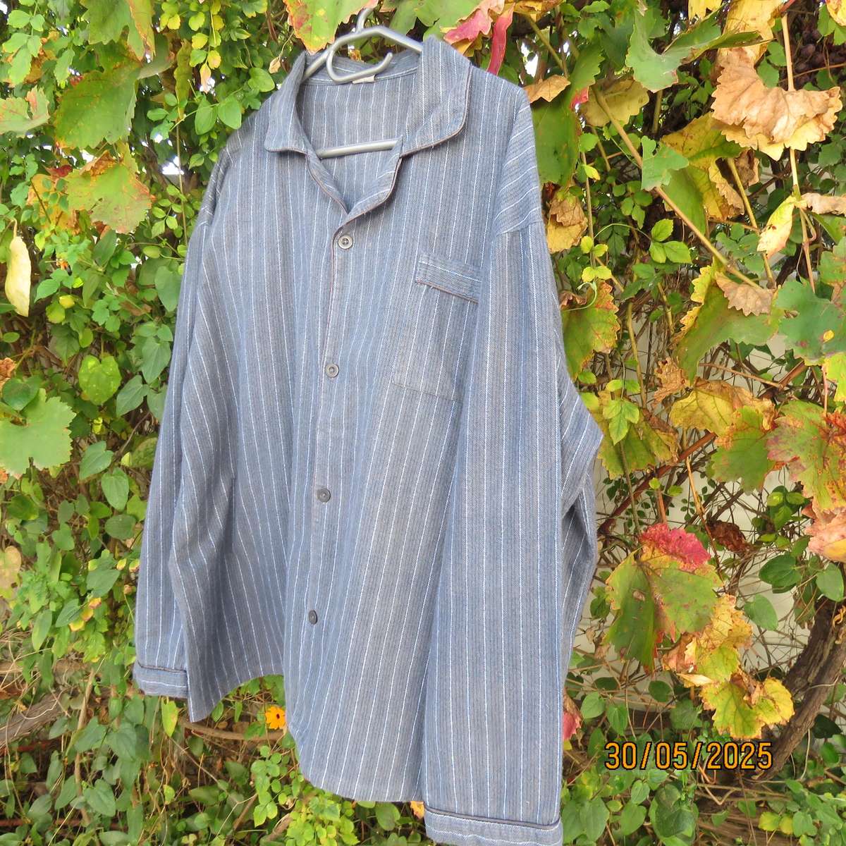 Men's soft warm pajama grey striped top in 100% cotton. By SIGNATURE. XL