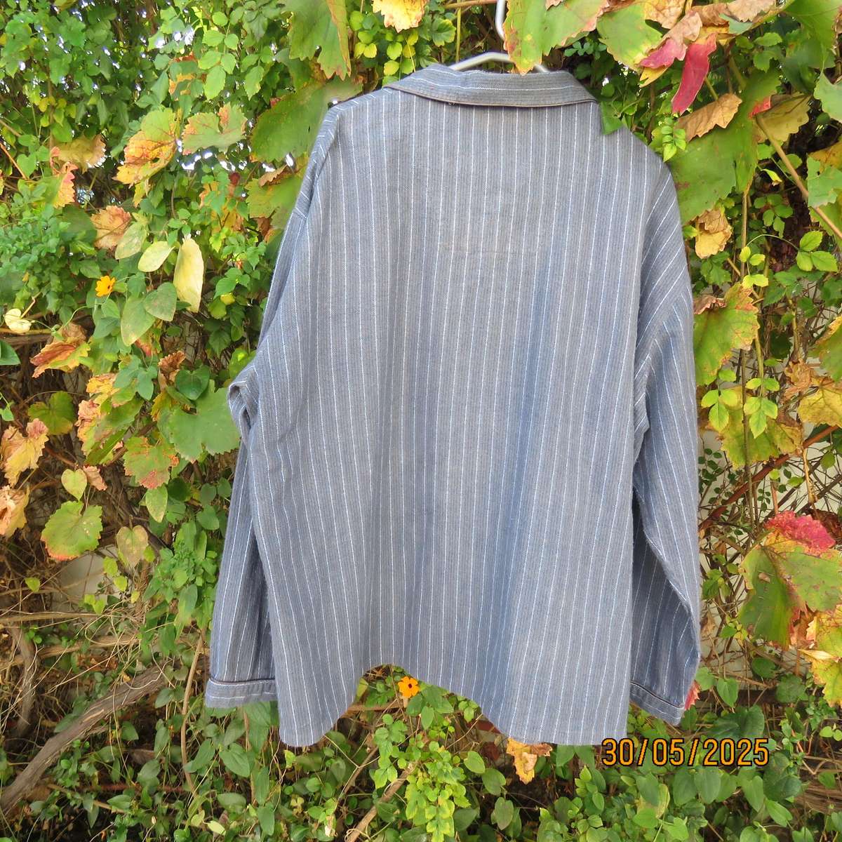 Men's soft warm pajama grey striped top in 100% cotton. By SIGNATURE. XL