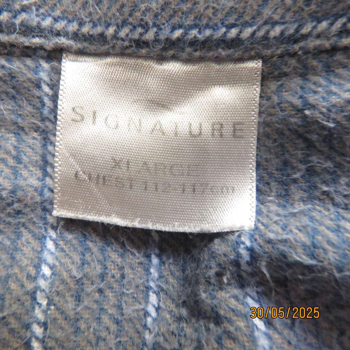 Men's soft warm pajama grey striped top in 100% cotton. By SIGNATURE. XL