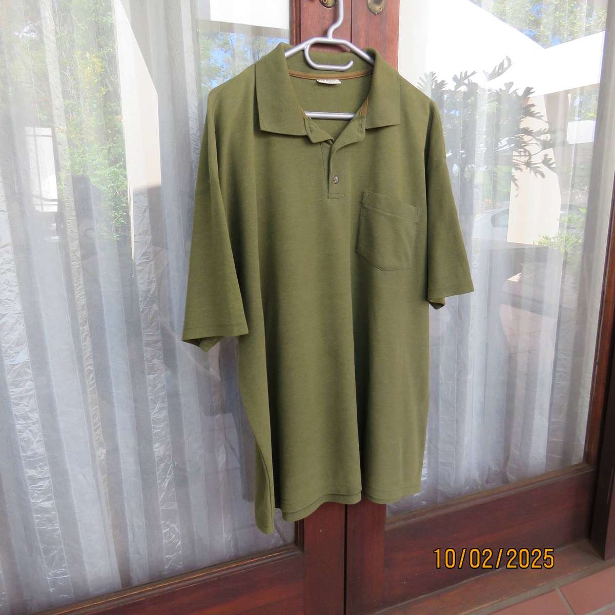 Army green textured polycotton short sleeve golf shirt size XL.