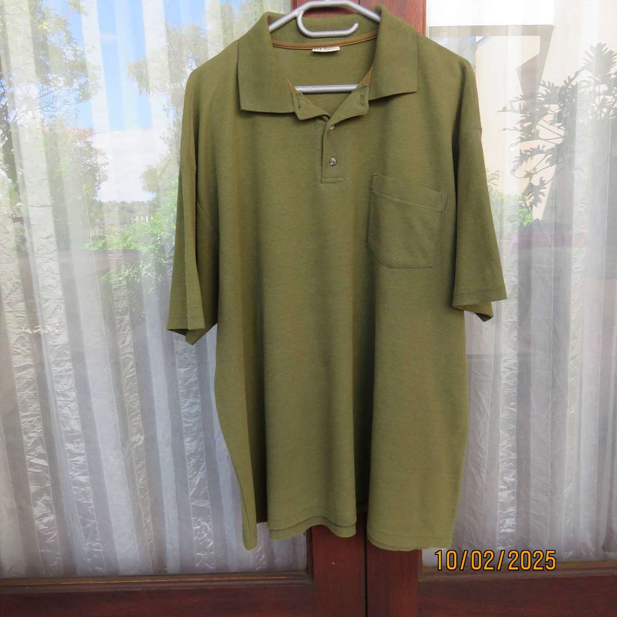 Army green textured polycotton short sleeve golf shirt size XL.