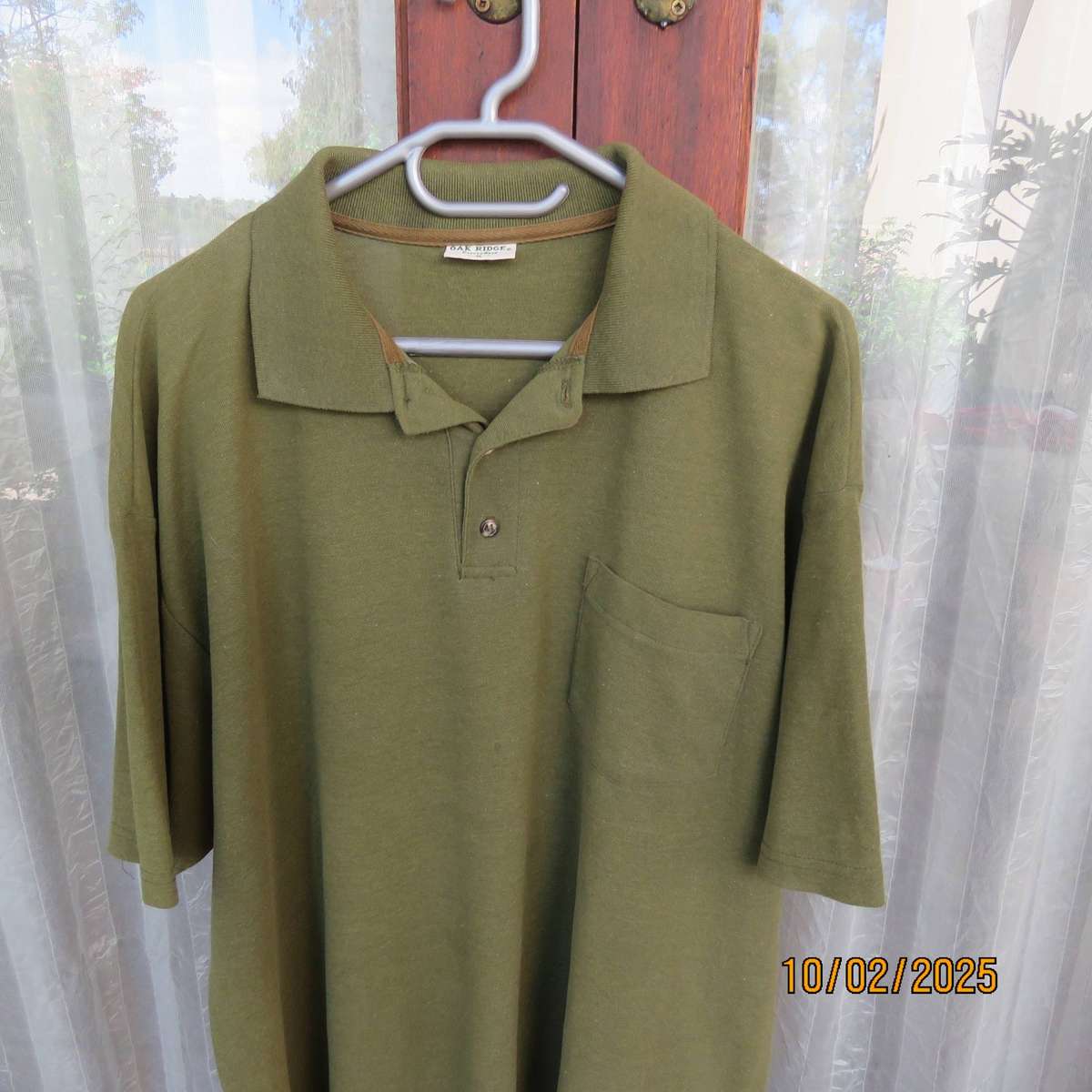 Army green textured polycotton short sleeve golf shirt size XL.