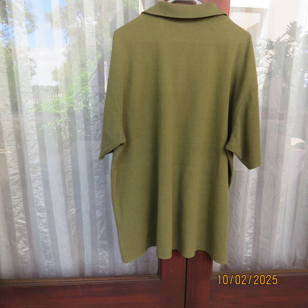 Army green textured polycotton short sleeve golf shirt size XL.