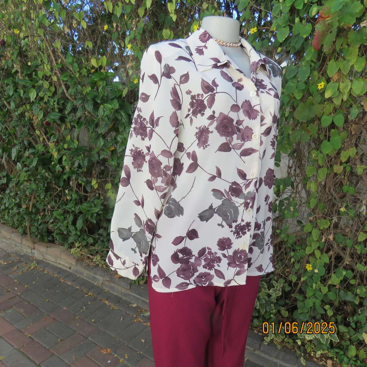 BY DESIGN rich cream long sleeves top  with burgundy-grey roses. Size 38-40