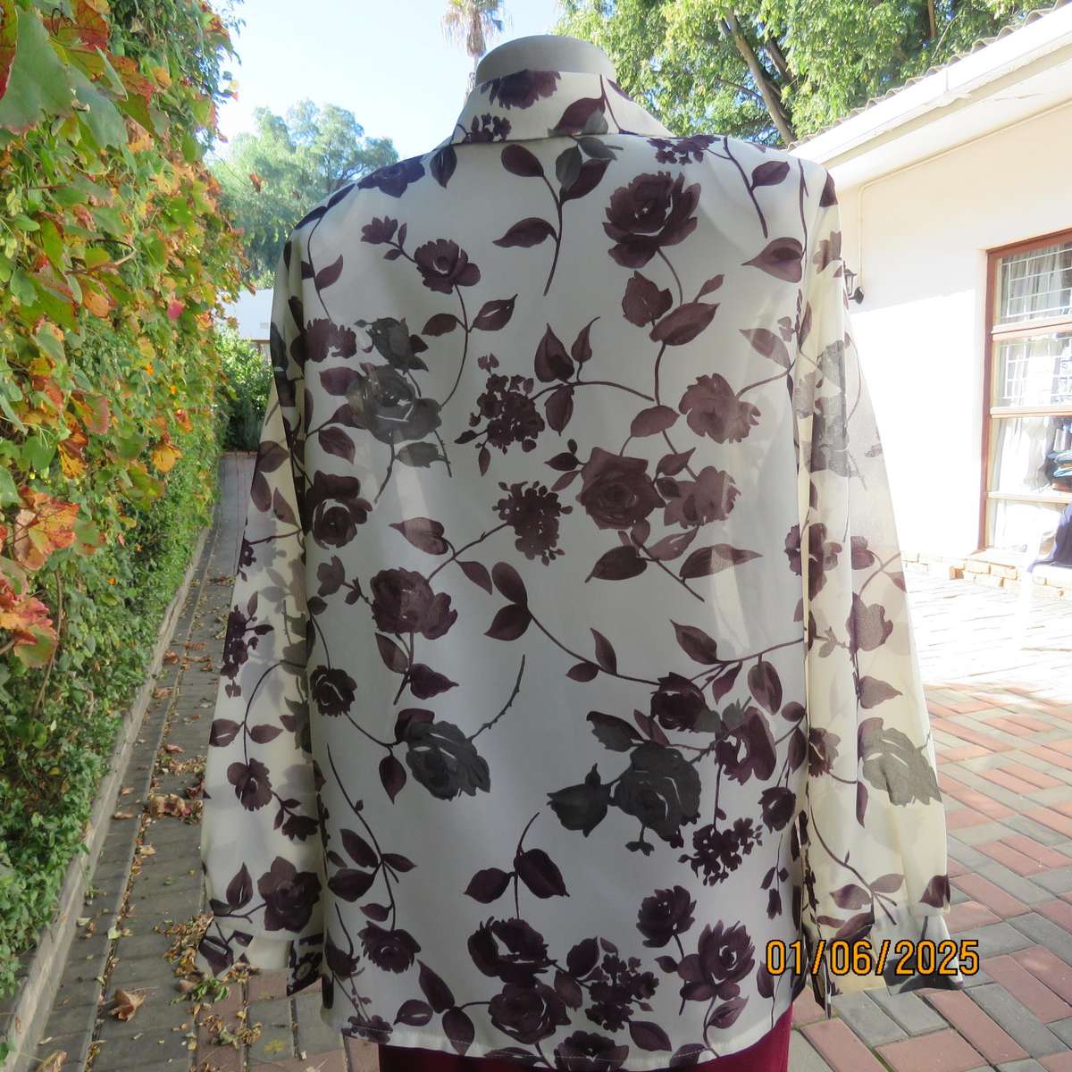 BY DESIGN rich cream long sleeves top  with burgundy-grey roses. Size 38-40