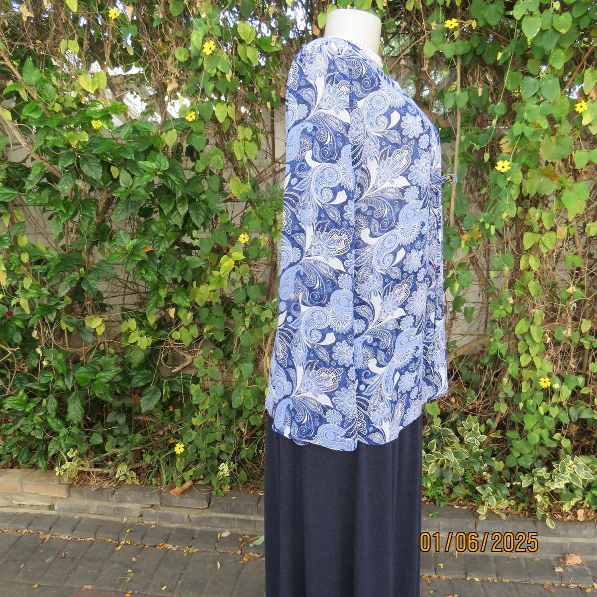 KELSO navy-blue-white paisley patterned slip over polyester long sleeve top. Size 36