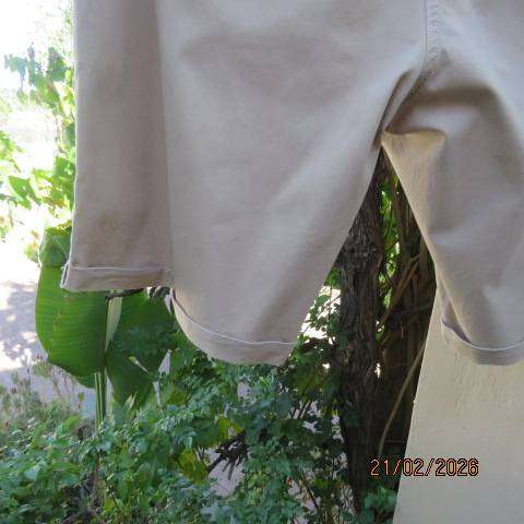 Beige cotton Bermuda shorts for women size 42-18, with belt loops