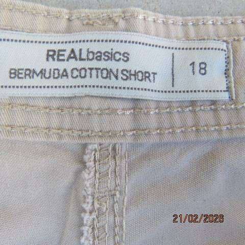 Beige cotton Bermuda shorts for women size 42-18, with belt loops