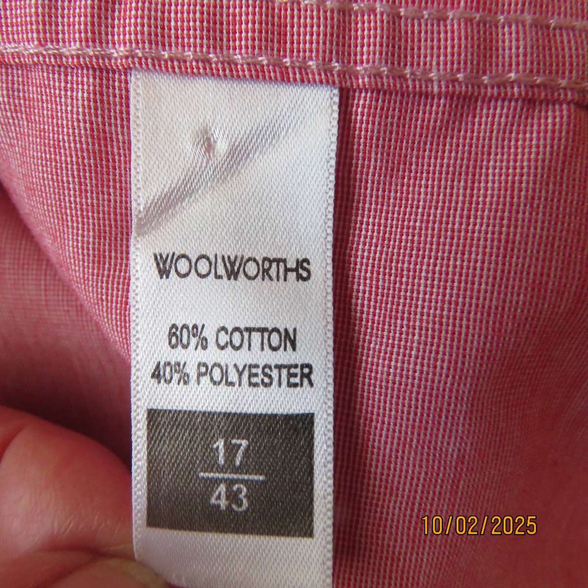 WOOLWORTHS red-white mottled polycotton shirt with free red tie. Size XL