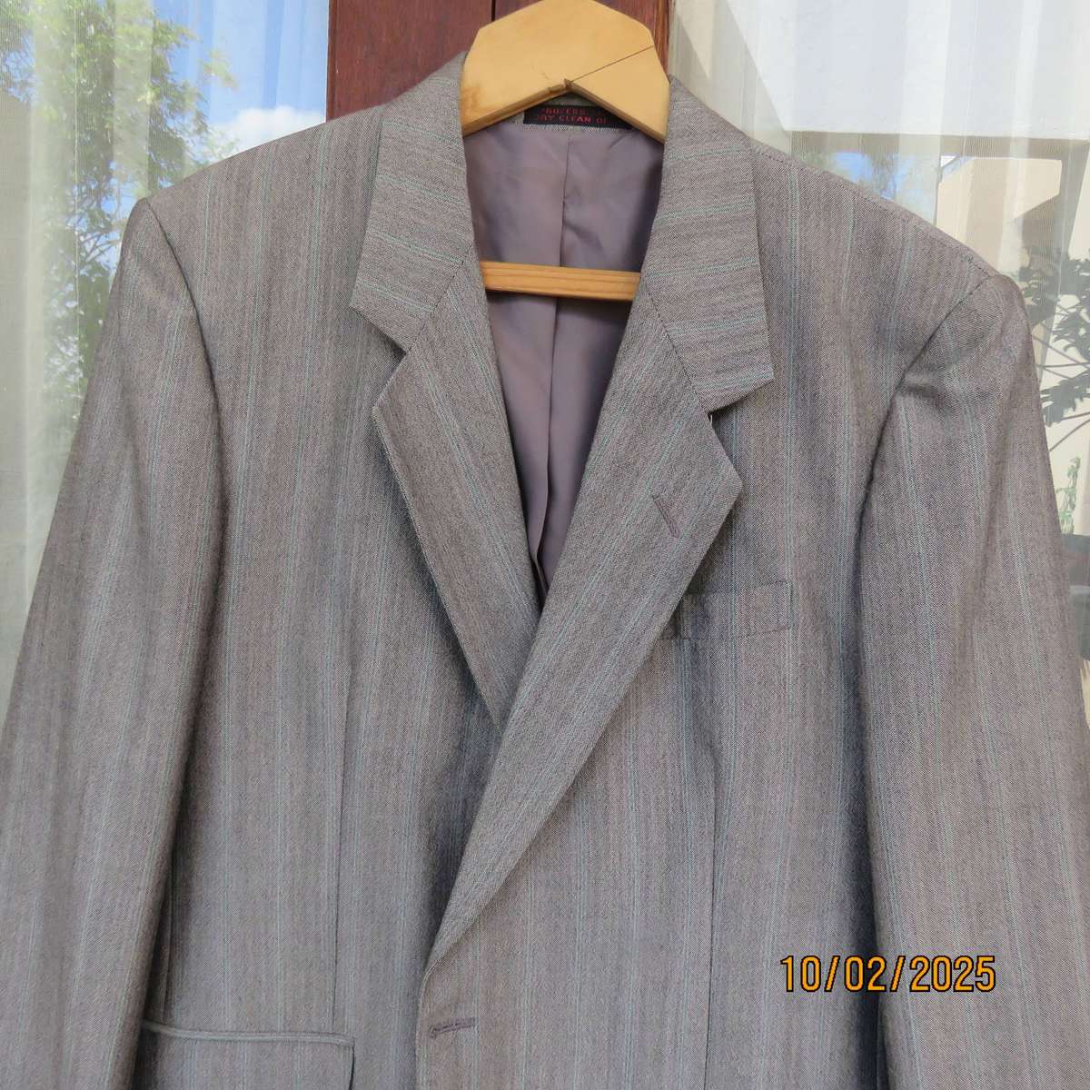 REID & TAYLOR men's 2 button jacket in silvergrey with mohair from Germany. Size 42