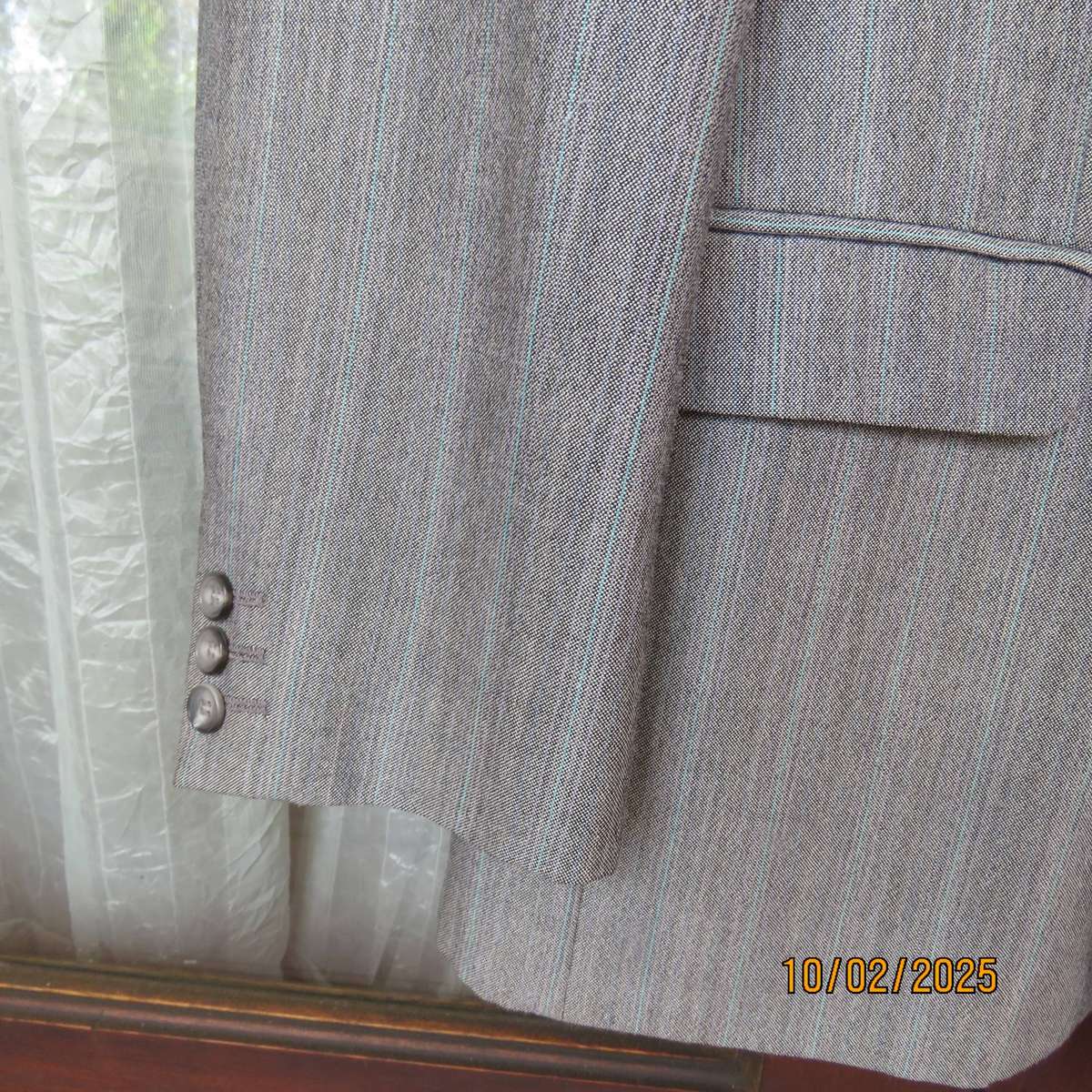 REID & TAYLOR men's 2 button jacket in silvergrey with mohair from Germany. Size 42