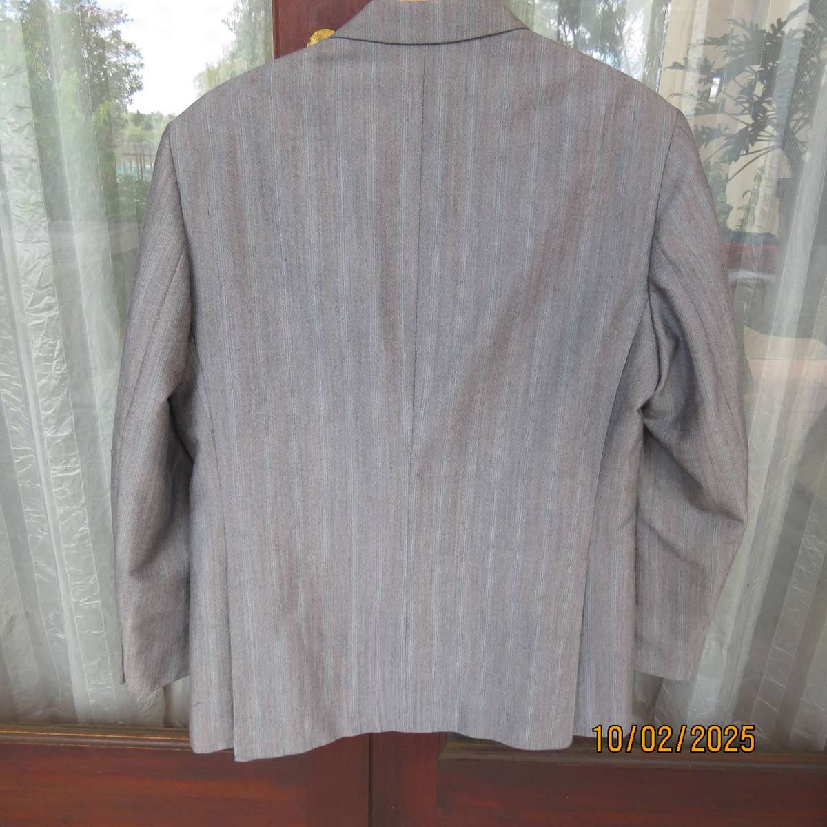 REID & TAYLOR men's 2 button jacket in silvergrey with mohair from Germany. Size 42