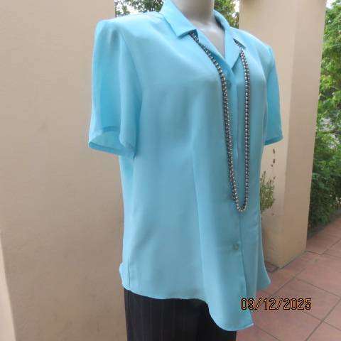 CASUAL American sky blue short sleeve tailored button down top size 40