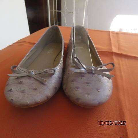 Pinkish grey faux ostrich leather flat ballerina shoes with front bow - Size 7