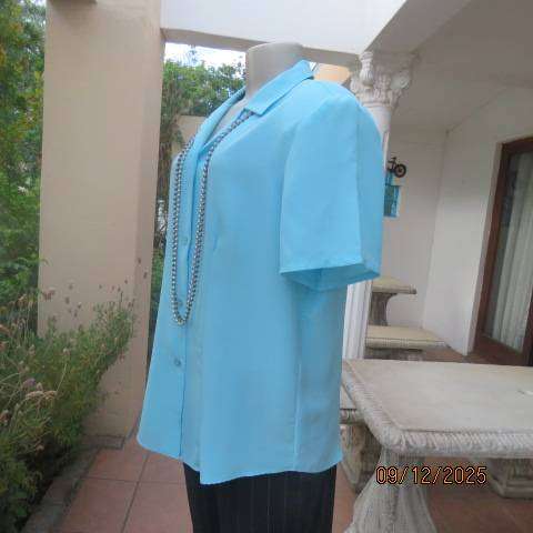 CASUAL American sky blue short sleeve tailored button down top size 40