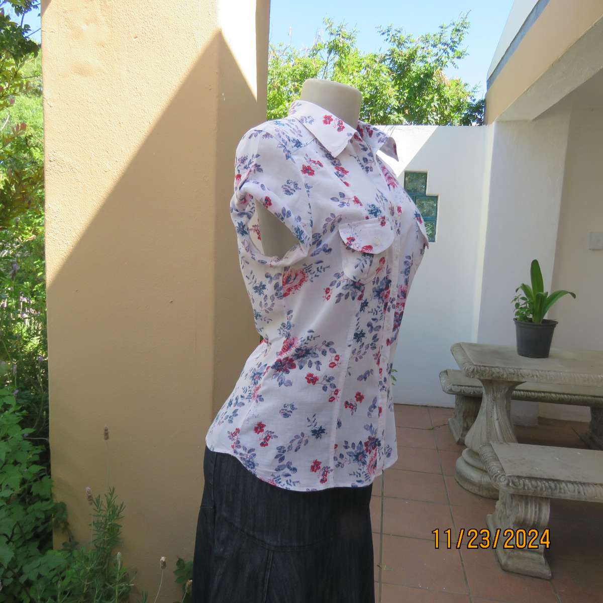 Charming tailored capped sleeve fine cotton white with red-blue floral posies. Size 36. Open collar.
