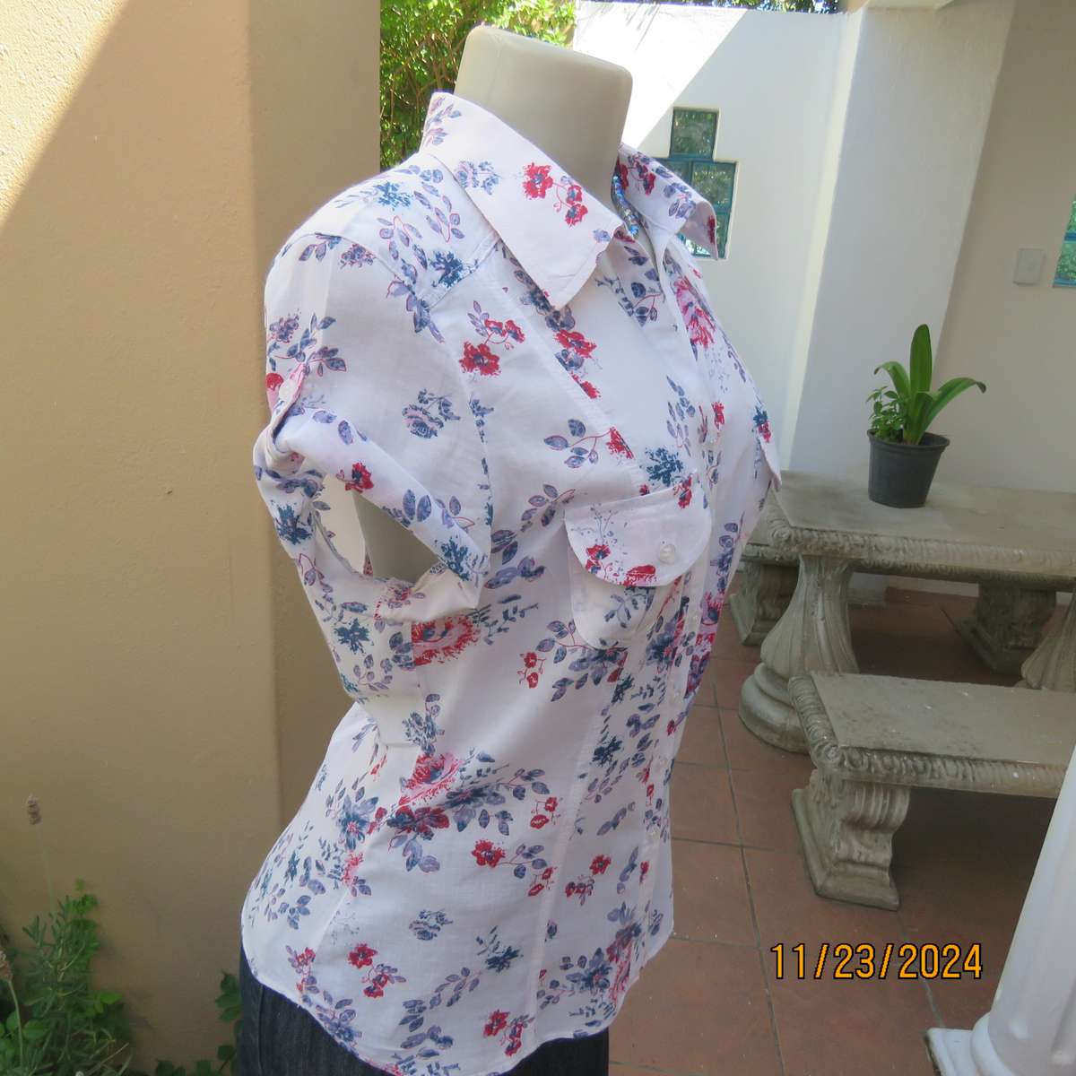 Charming tailored capped sleeve fine cotton white with red-blue floral posies. Size 36. Open collar.
