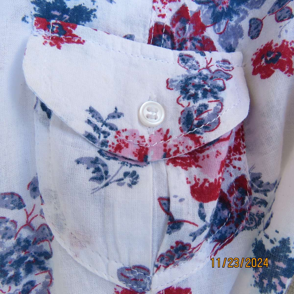 Charming tailored capped sleeve fine cotton white with red-blue floral posies. Size 36. Open collar.