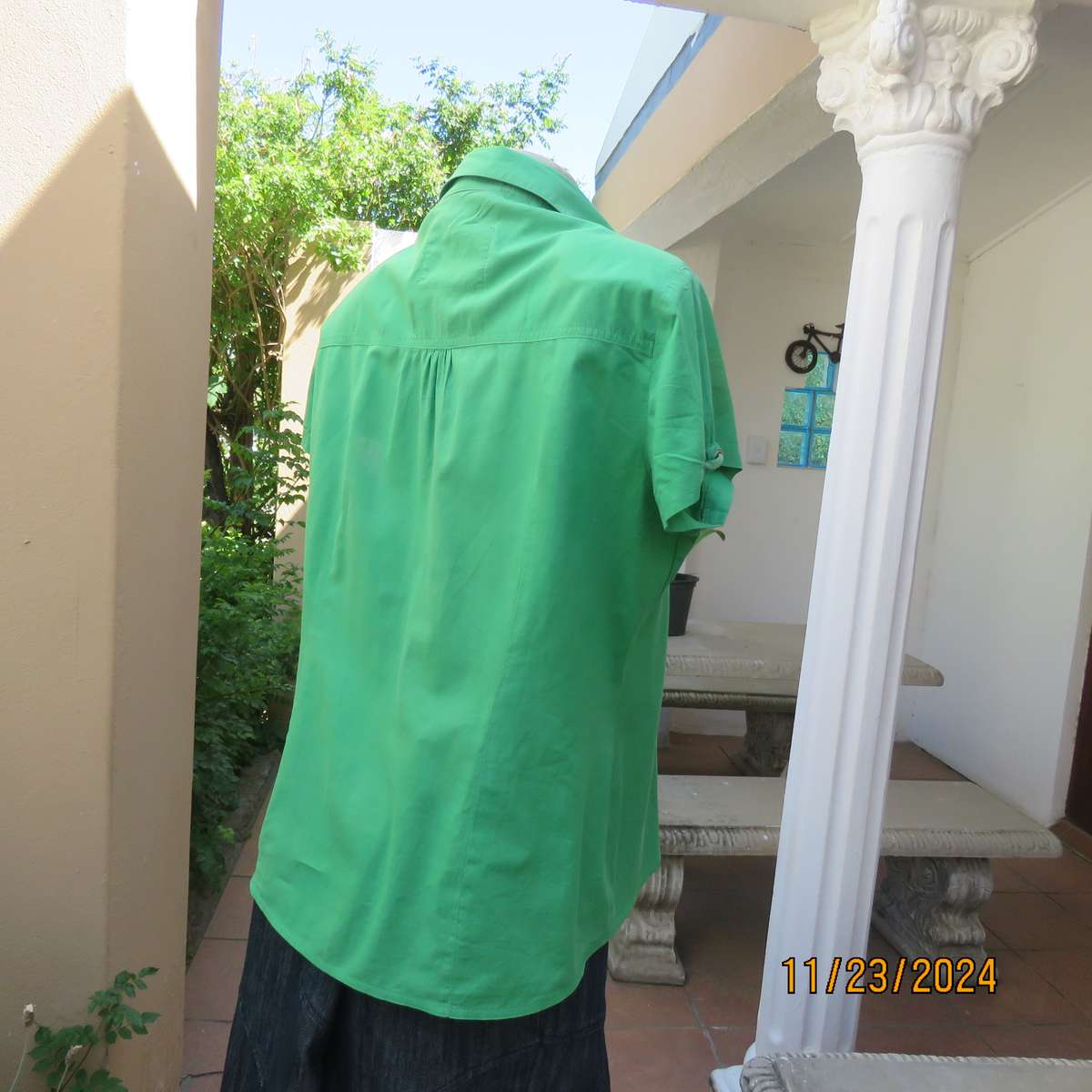 Cool green WOOLWORTHS capped sleeve top. Close with press buttons on front.Size 40. Peter Pan collar