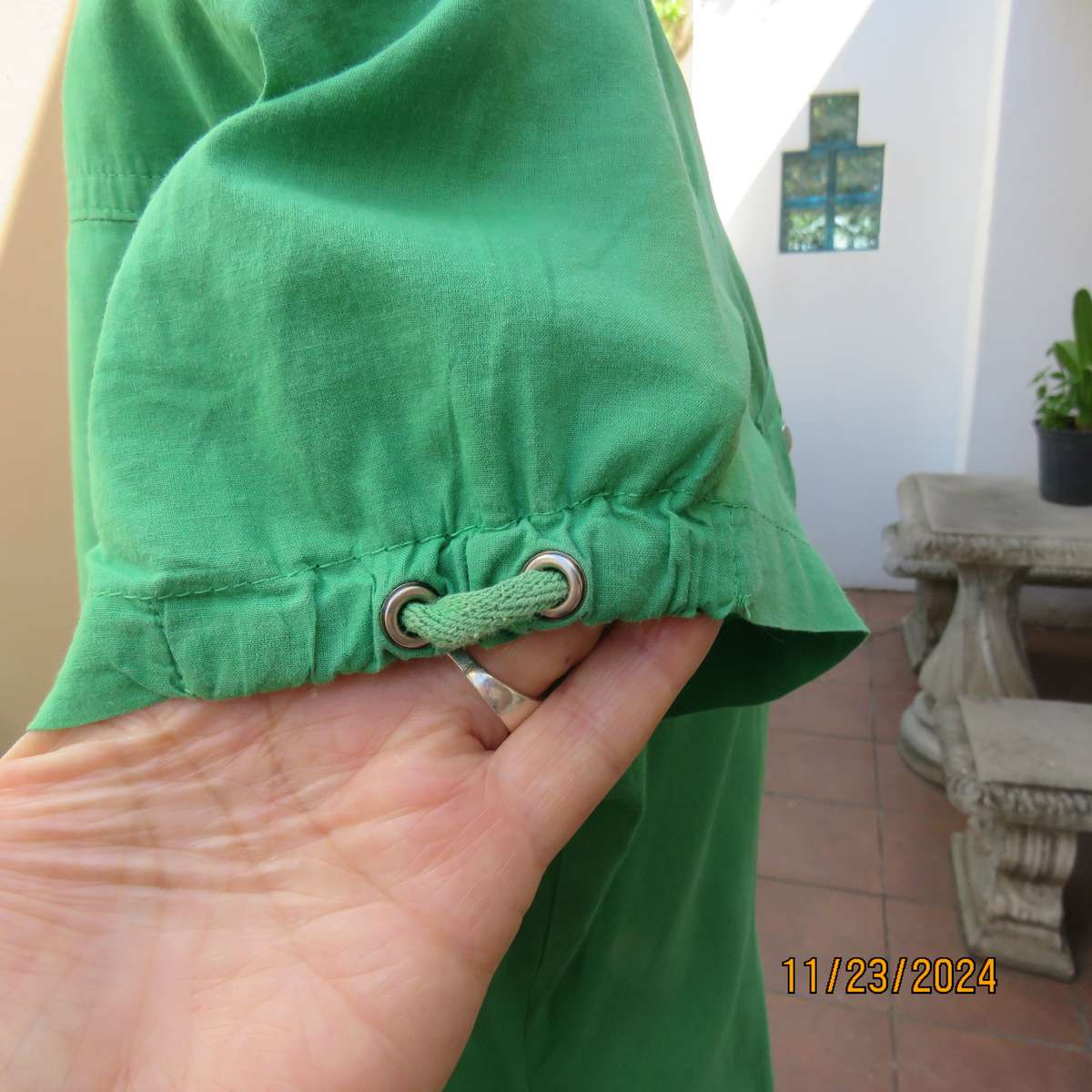 Cool green WOOLWORTHS capped sleeve top. Close with press buttons on front.Size 40. Peter Pan collar